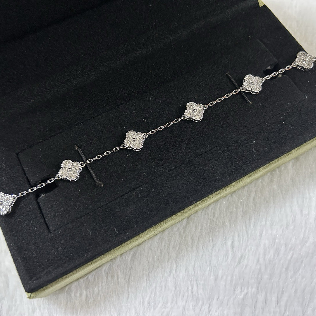 [Luxe Jewelry]CLOVER 6 MOTIF DIAMOND BRACELET