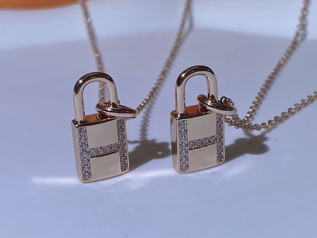 [Opulent Aurora]HM ADVANCED NICHE LOCK HEAD NECKLACE DIAMONDS
